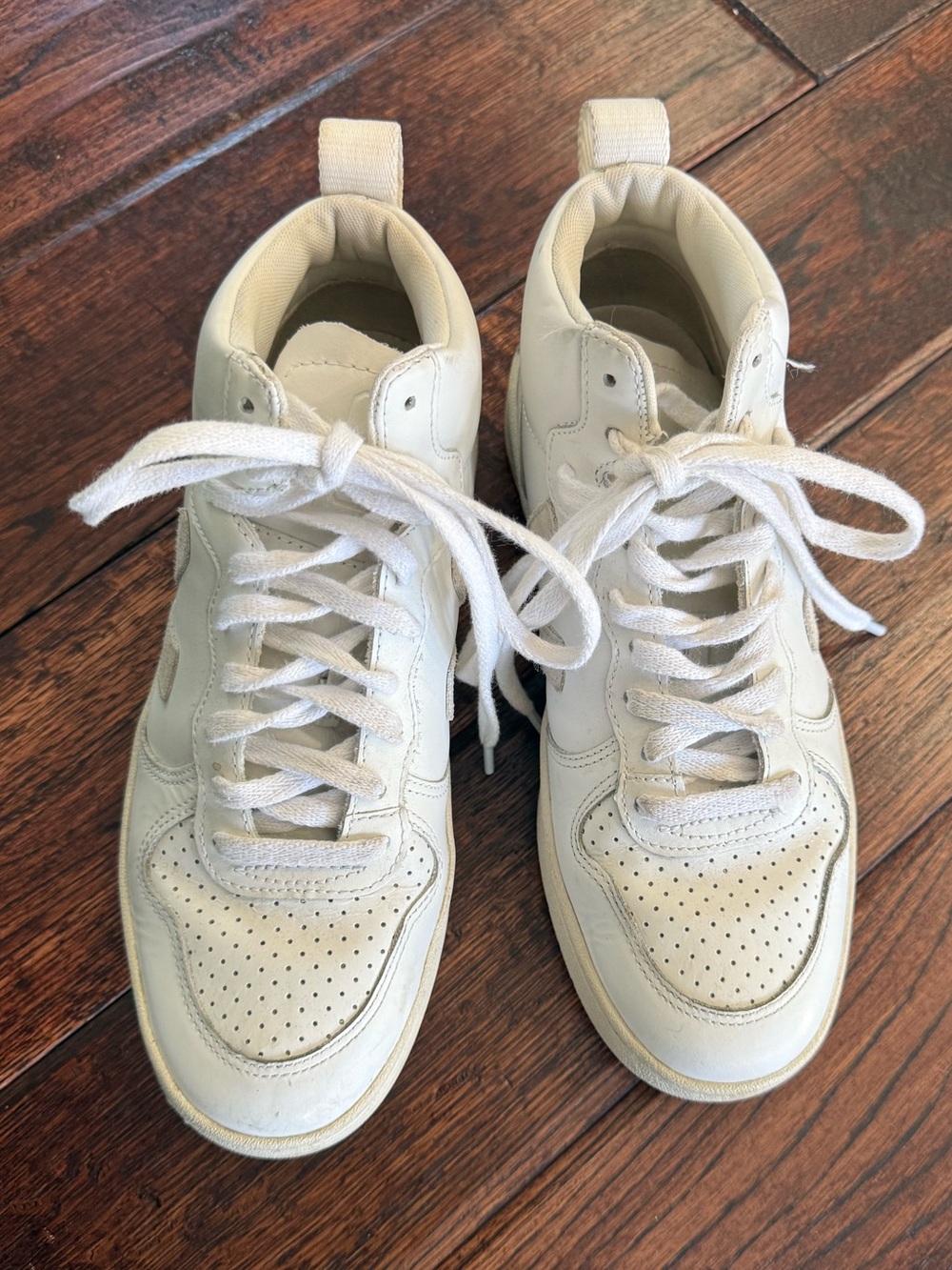Men's White Athletic Sneakers - Classic Casual Style